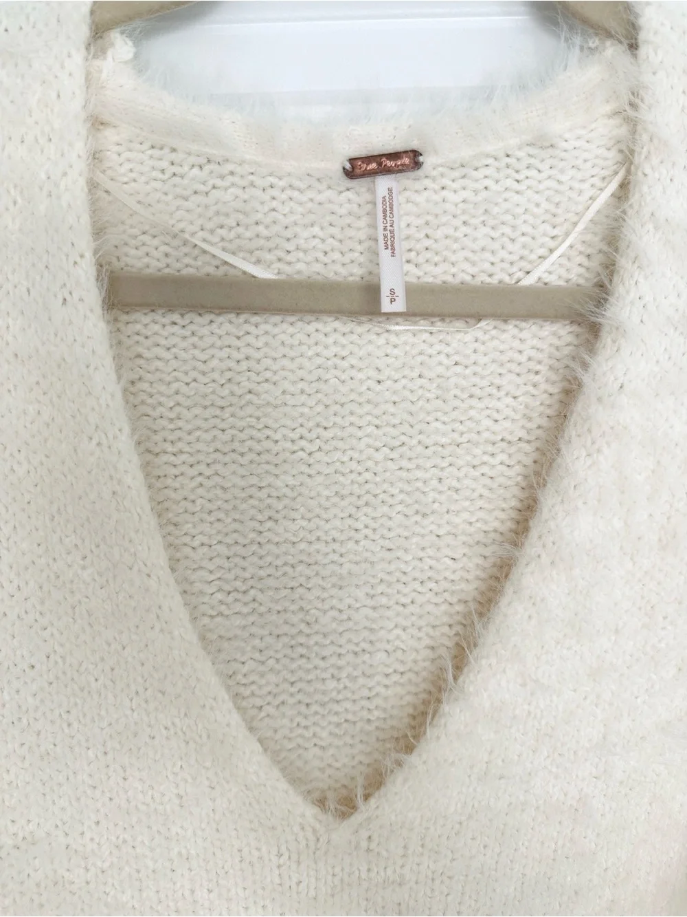 Free People Sparrow Oversized Ivory V-Neck Pullover Fluffy / Fuzzy Sweater